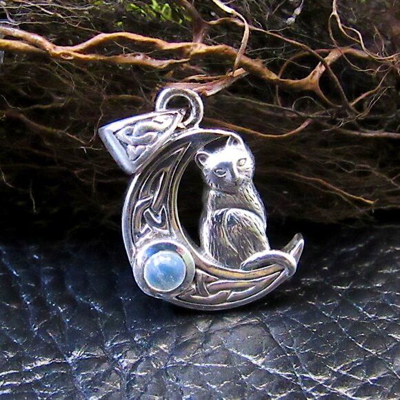 Solid 925 Sterling Silver Celtic Crescent Moon Cat Pendant Amethyst or Moonstone - Picture 1 of 11